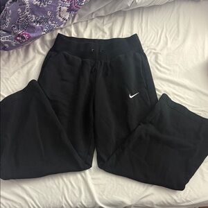 Nike women’s wide leg sweatpants